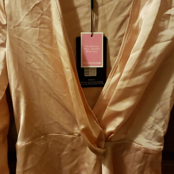 Pretty Little Thing Mini dress - Picture 5 of 10